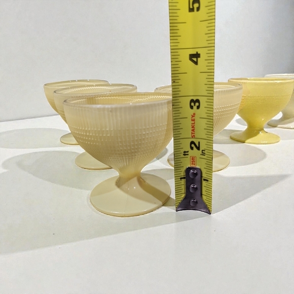 Vintage Saguenay Pastel Depression Glass Sherbet Dessert Bowls (1940s) - Picture 7 of 8